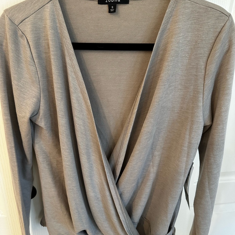 Zobha Gray Wrap Active top Small NWT